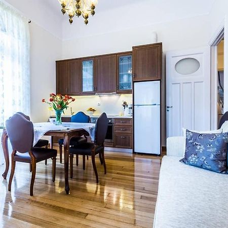 Neoclassical Apartment With 3 Bedrooms In Piraeus Luaran gambar