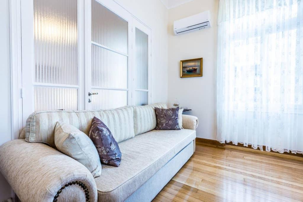 Neoclassical Apartment With 3 Bedrooms In Piraeus Luaran gambar