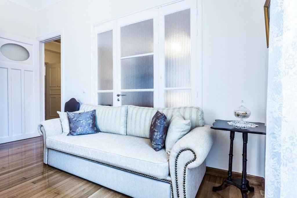 Neoclassical Apartment With 3 Bedrooms In Piraeus Luaran gambar