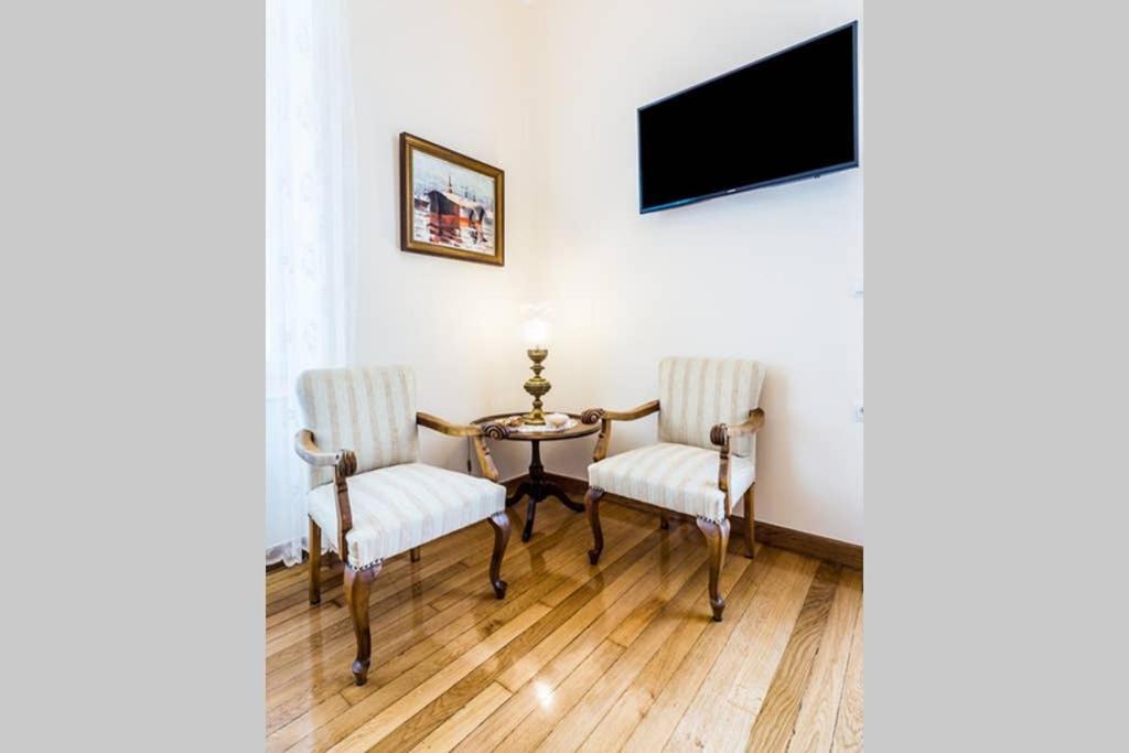 Neoclassical Apartment With 3 Bedrooms In Piraeus Luaran gambar