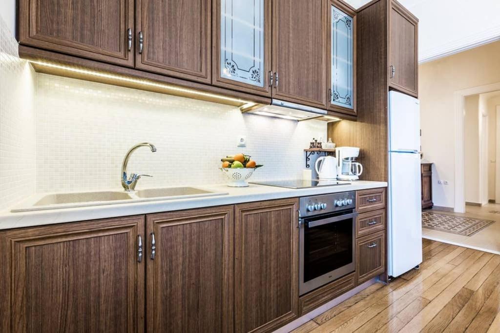 Neoclassical Apartment With 3 Bedrooms In Piraeus Luaran gambar