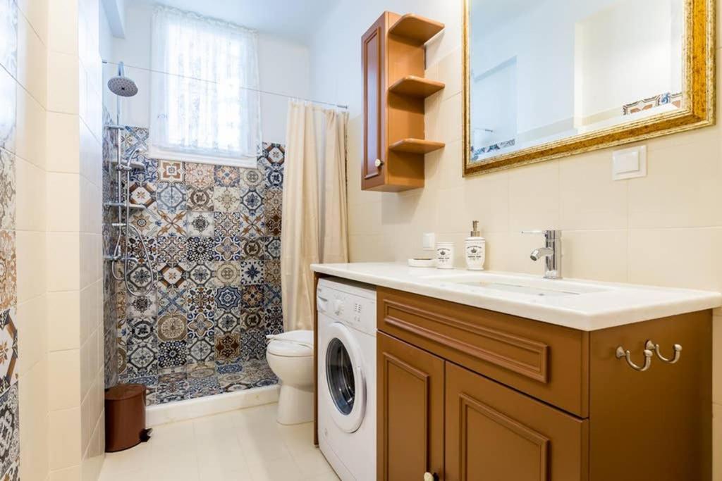 Neoclassical Apartment With 3 Bedrooms In Piraeus Luaran gambar