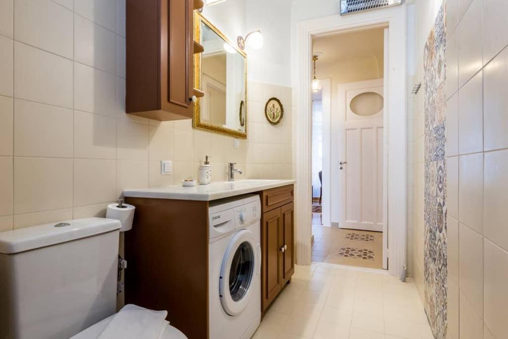 Neoclassical Apartment With 3 Bedrooms In Piraeus Luaran gambar