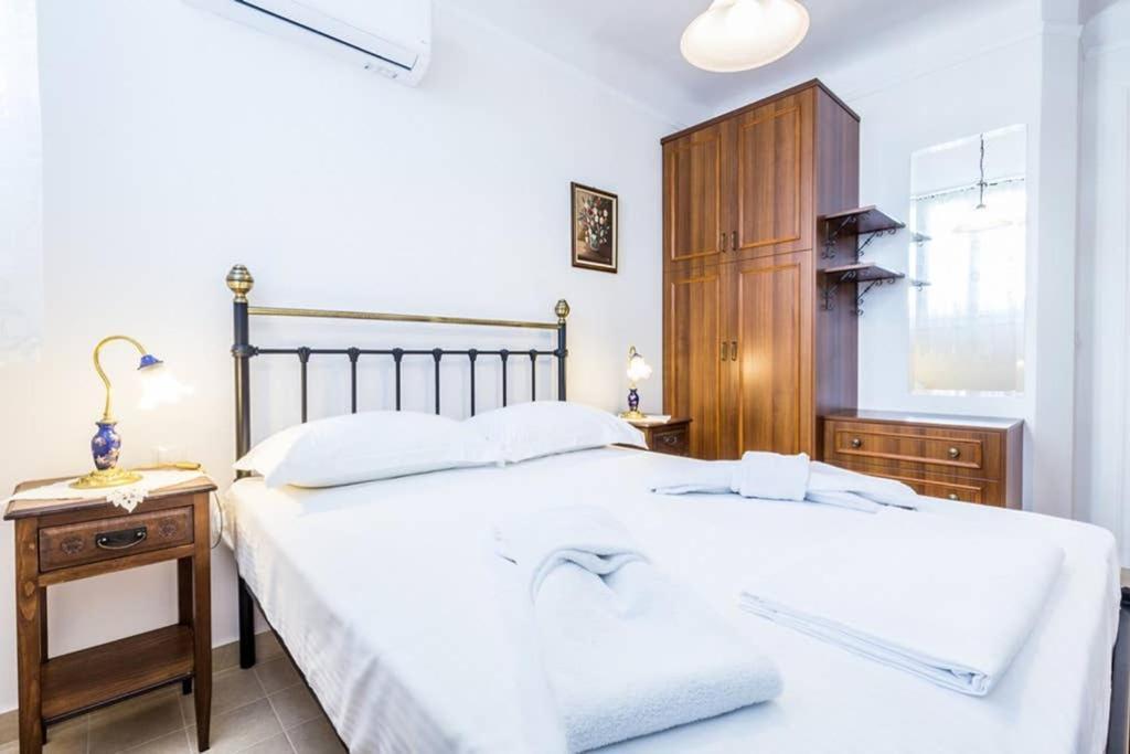Neoclassical Apartment With 3 Bedrooms In Piraeus Luaran gambar