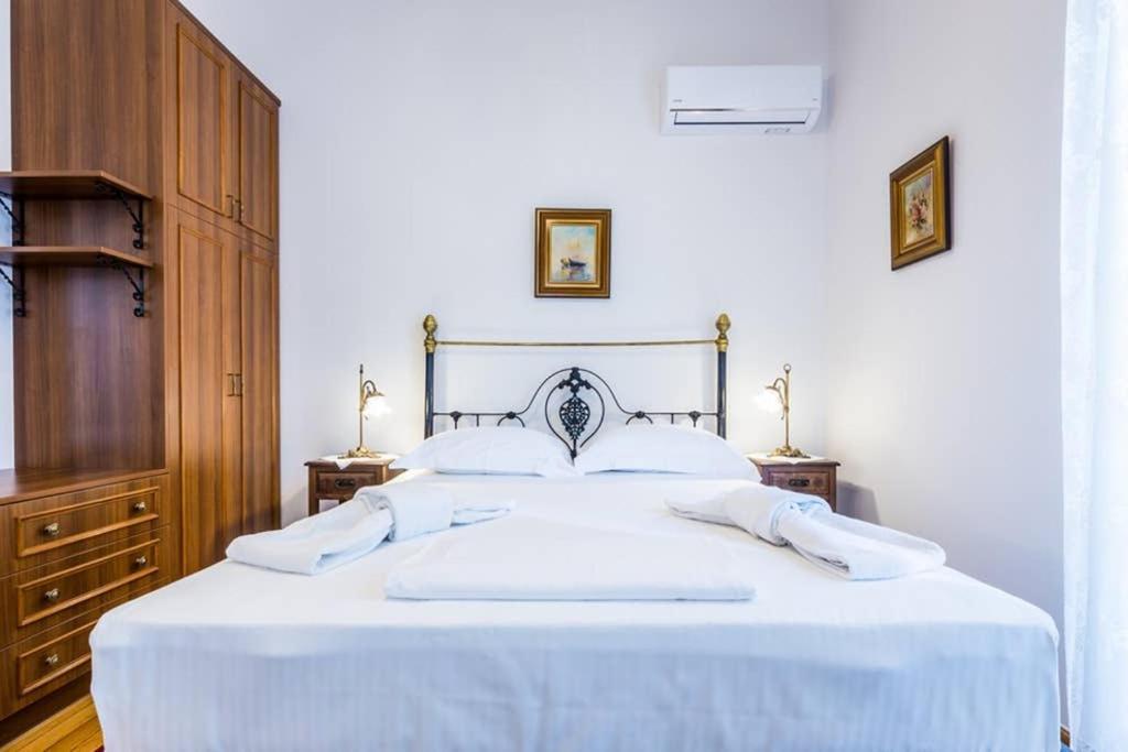 Neoclassical Apartment With 3 Bedrooms In Piraeus Luaran gambar
