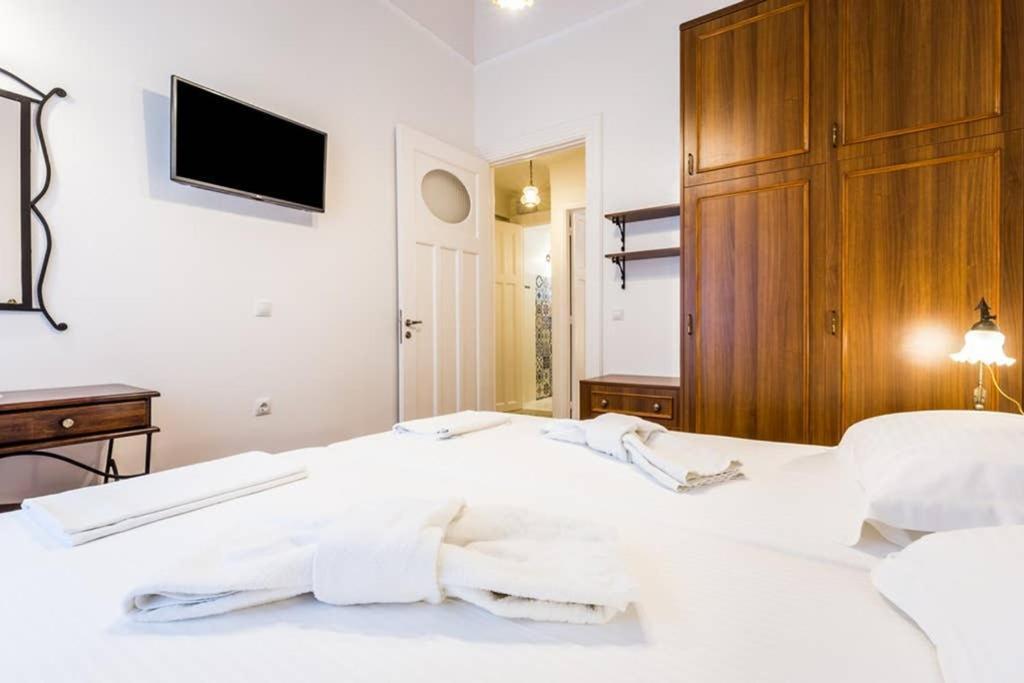 Neoclassical Apartment With 3 Bedrooms In Piraeus Luaran gambar