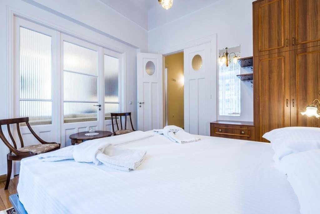 Neoclassical Apartment With 3 Bedrooms In Piraeus Luaran gambar