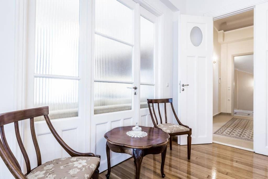 Neoclassical Apartment With 3 Bedrooms In Piraeus Luaran gambar